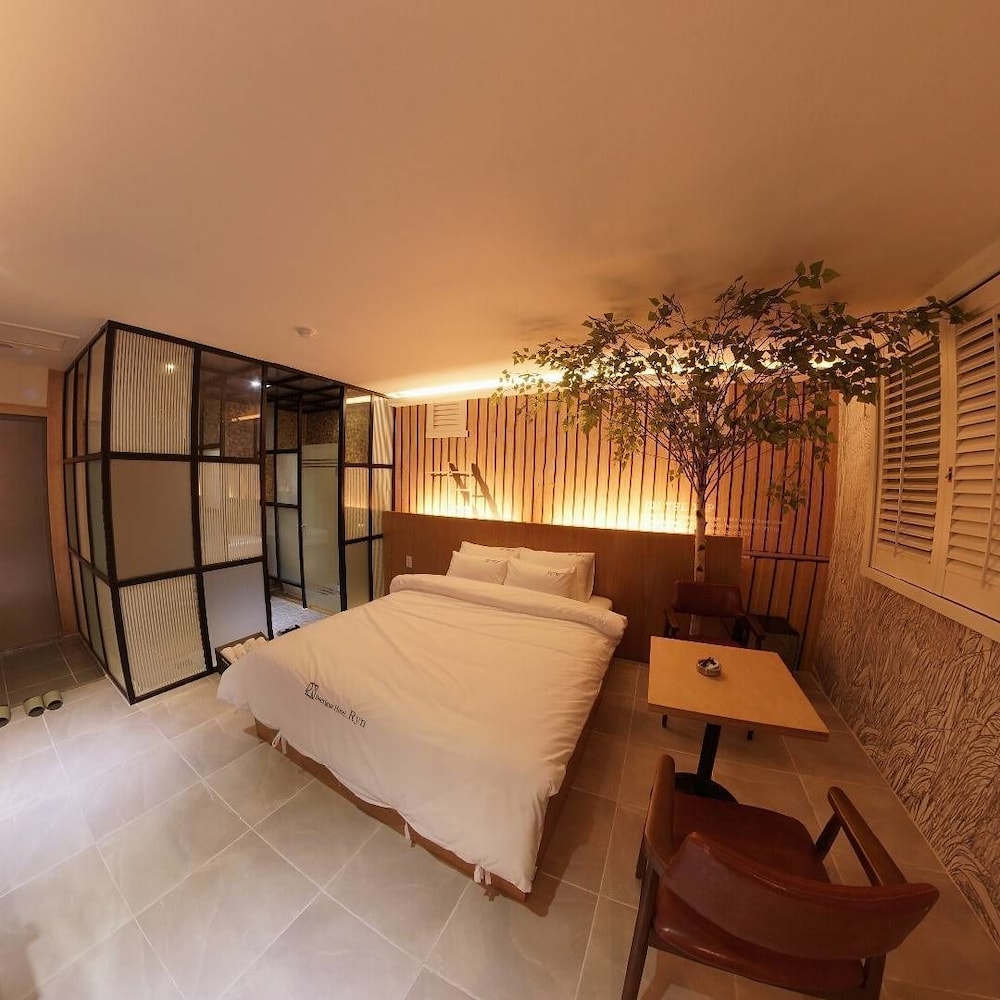 Ryn Boutique Hotel view 4