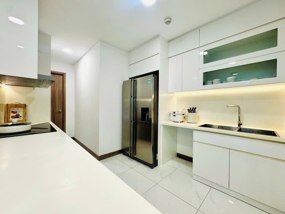 Skyway White & Silver Riverside Resident - Binh Thanh, HCM