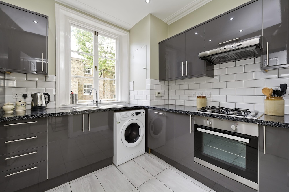 Fabulous 3 Bed Flat Chelsea