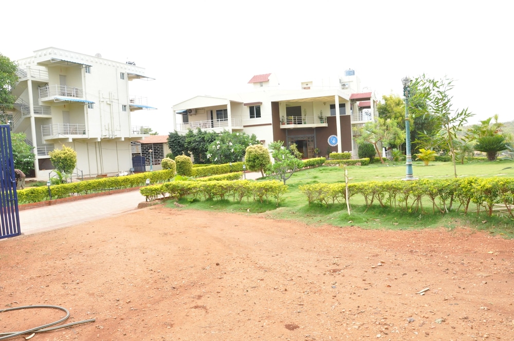 KSTDC Hotel Mayura Gaganachukki