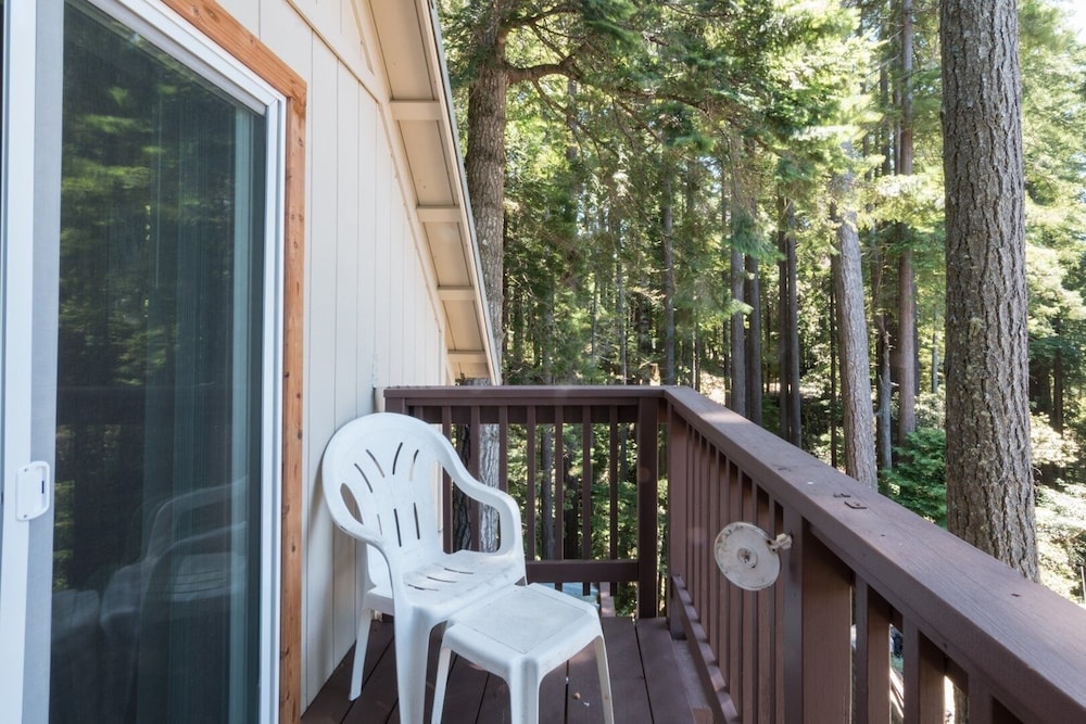 Fish Rock 2 Bedroom Home by RedAwning