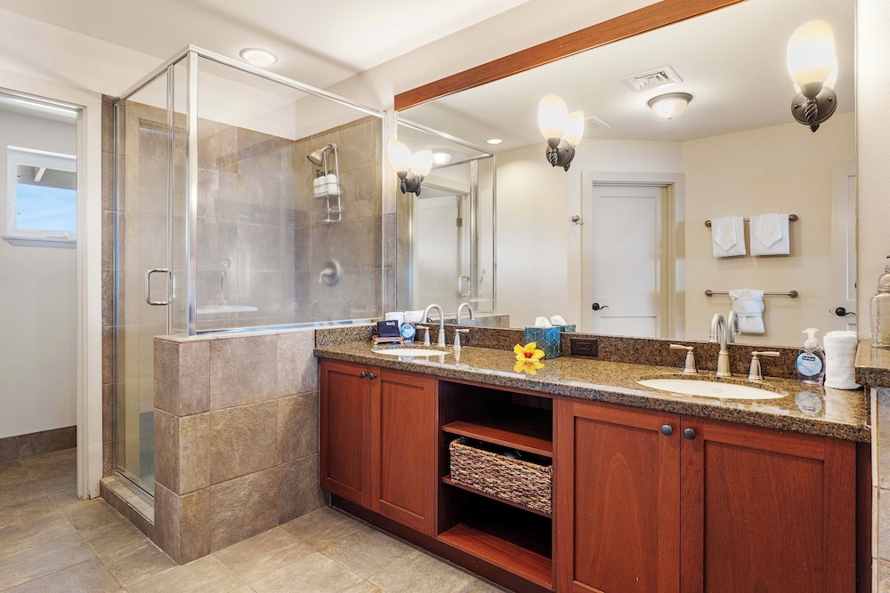Direct Ocean Front - AC - Concierge Included - Ocean Viewing Lanai & Near Shops! -vrkcv