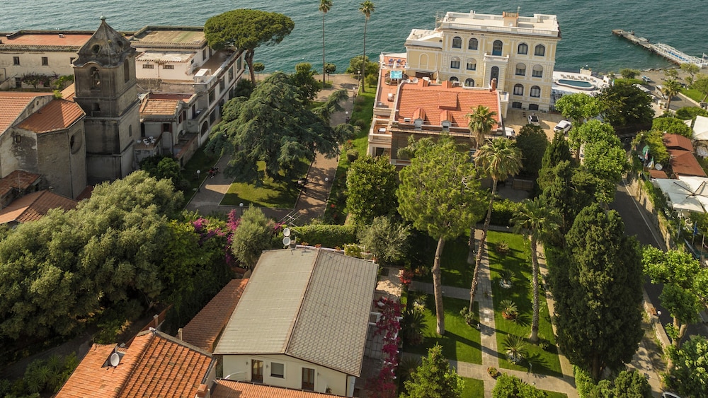 Villa In Sorrento Center | Gardens & Outdoor Space