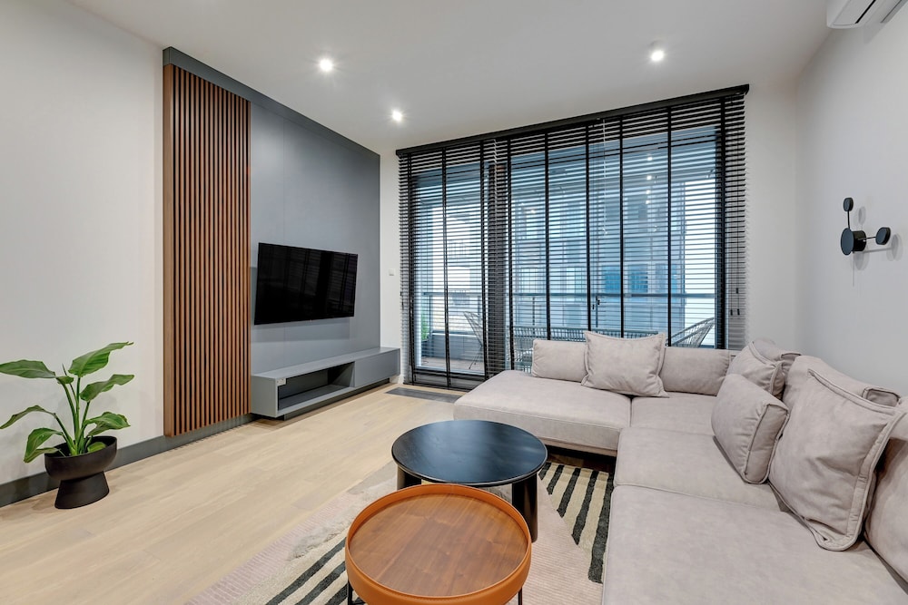 Brabank Riverside & Parking by Downtown Apartments