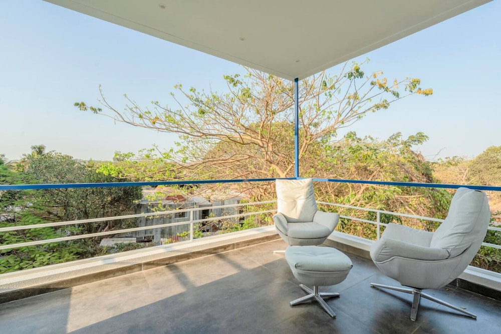 Lux 4bhk w Elevated Pool 3km to Beach Lazy Duck