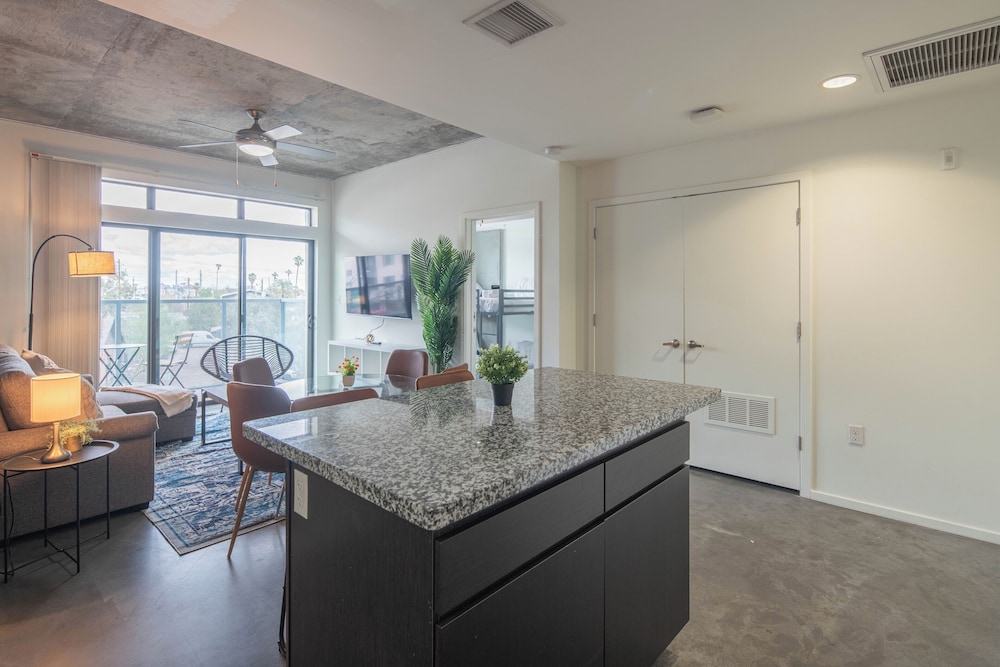 ROVE LIVING/KL - Roosevelt Point