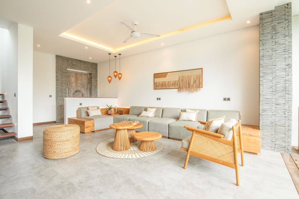 sol N1 Incredible 4 Bds Villa Near Finns Club