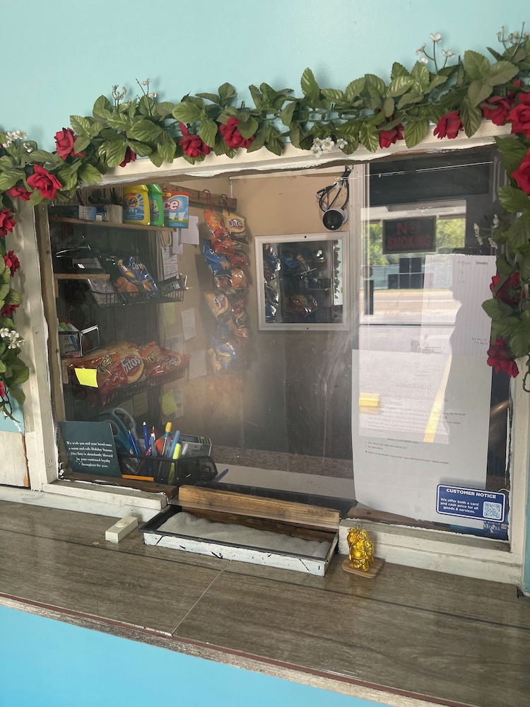 Laurel Vacations - Plaza Motel - Property Image 1