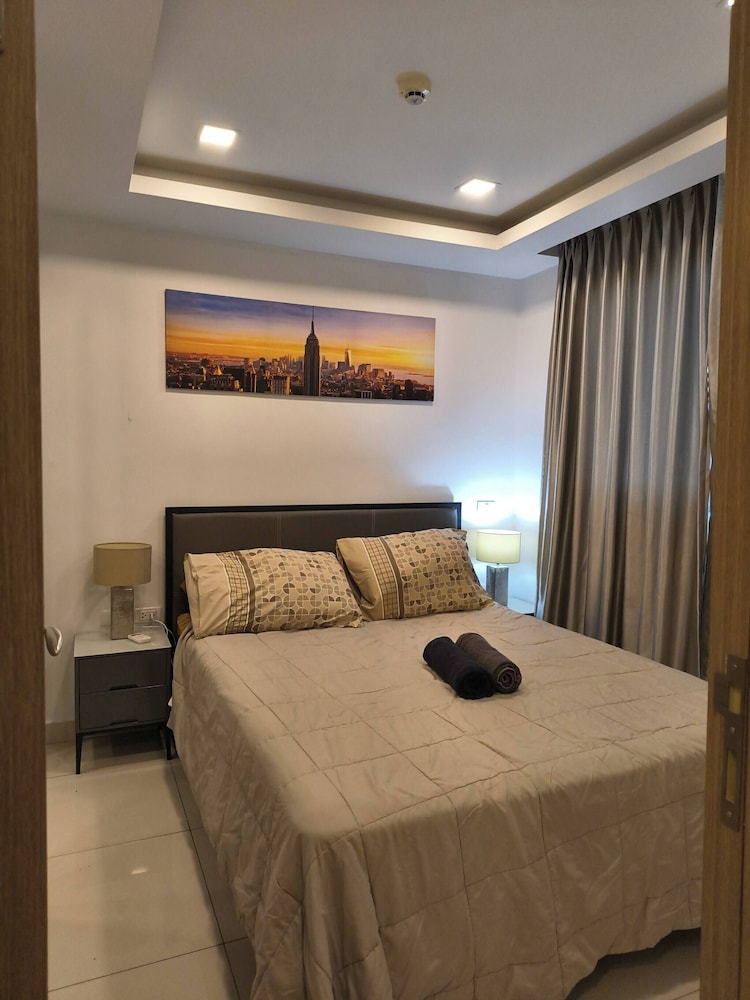 Luxurious Pattaya Apartment With Pool Access