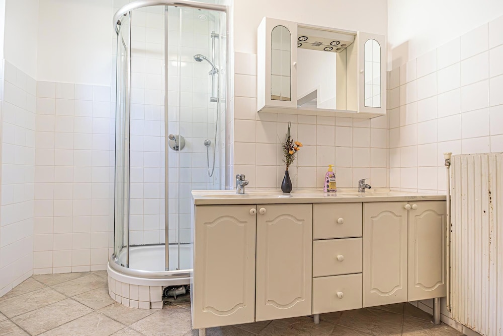 Cozy House Terrace &Garden Sleeps 34