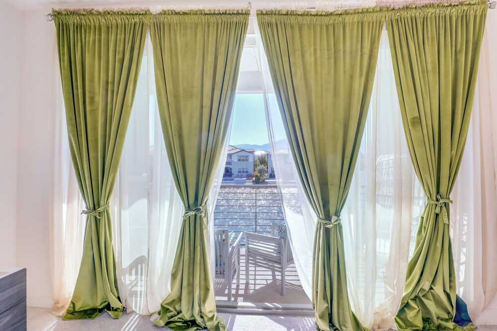 Lake & Mountain Views: Indio Oasis w/ Pool