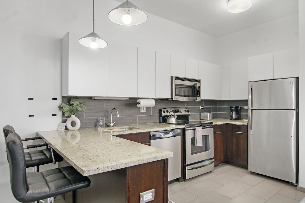 2BR Haven - Del Prado 1013