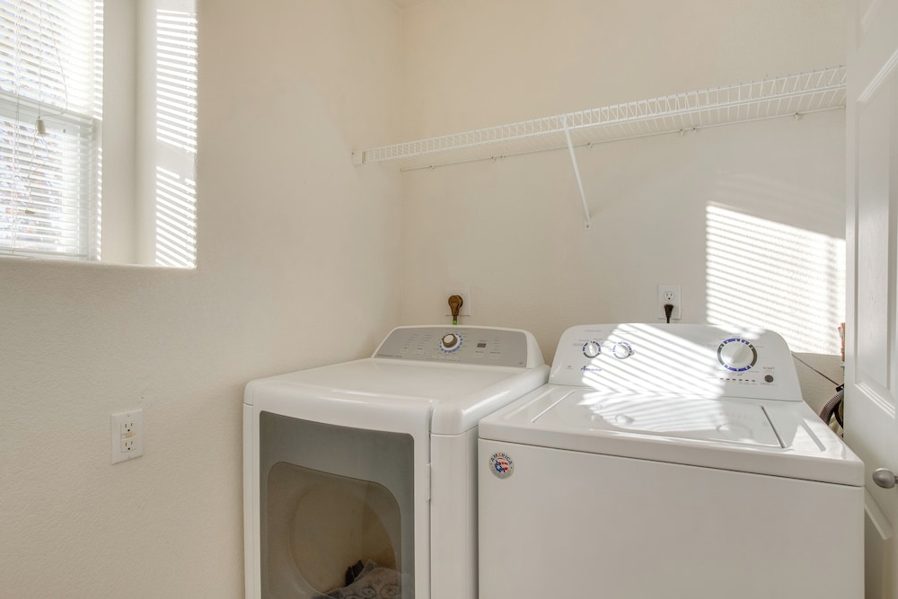 16 Mi to Dtwn Denver: Cozy Townhome w/ Patio!