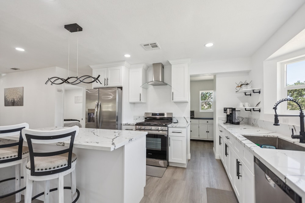Desert Mountain Escape With Private Hot Tub 5 Bedroom Home