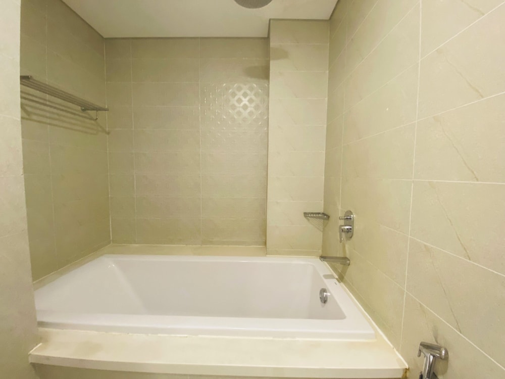 The Aquamarine Landmark Suites - Poolside Access at L4B