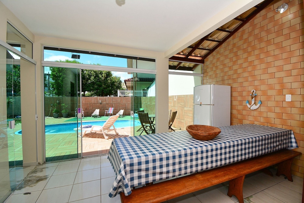 Casa com piscina a 250m da Praia PLH006