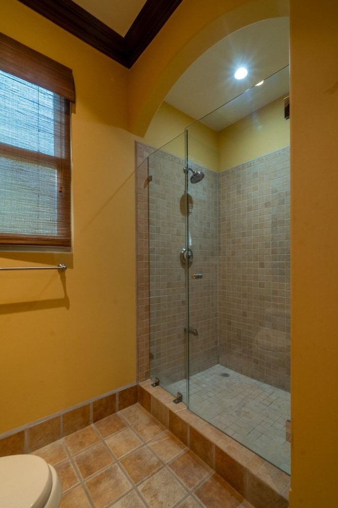 CR Luxury Bella Vista 7A 3 Bdrm