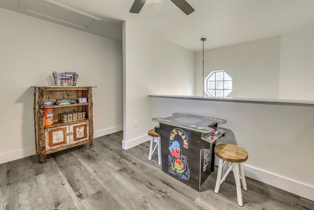 1 Mi to Grindstone Lake: Modern Ruidoso Retreat!