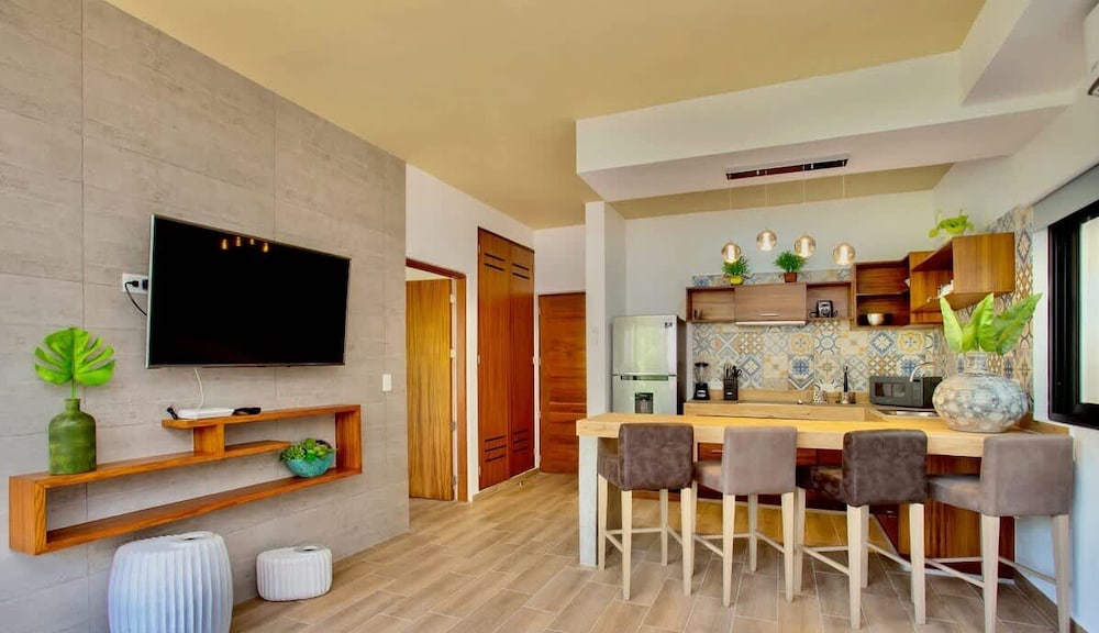 3br. Exclusive TH W/spacious Roof & Private Pool