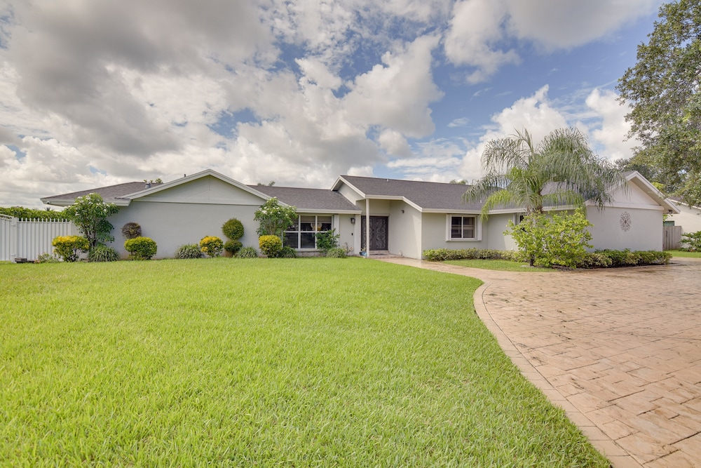 Pet-friendly Miami Home w/ Hot Tub & Pool Table