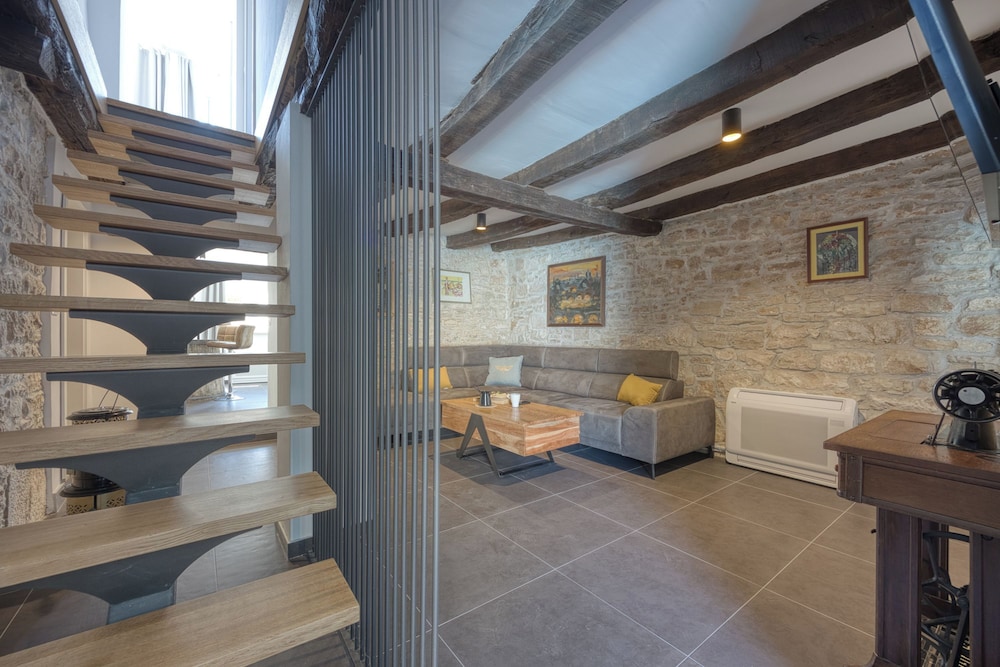 Villa Galant with Pool and Sauna