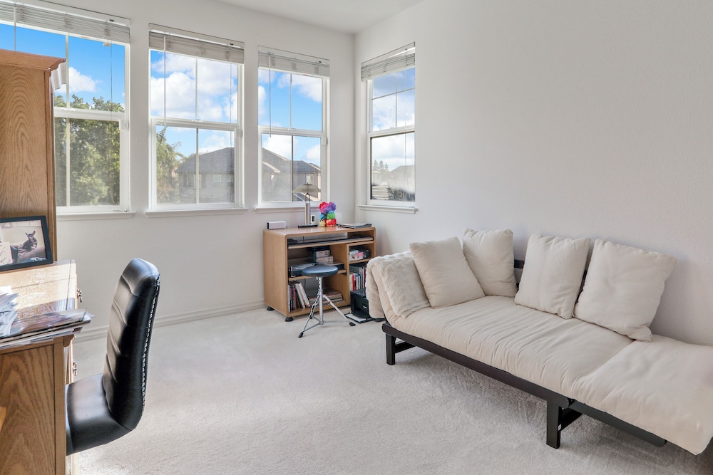 3 Mi to Main St Tracy: Homey Retreat w/ Game Room!