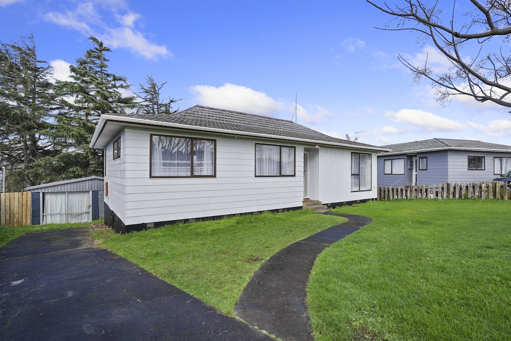 Family 3BR Home with Netflix&Fenced Yard, photo 10