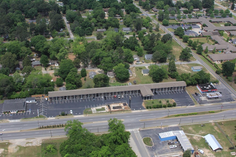 Scottish Inn & Suites