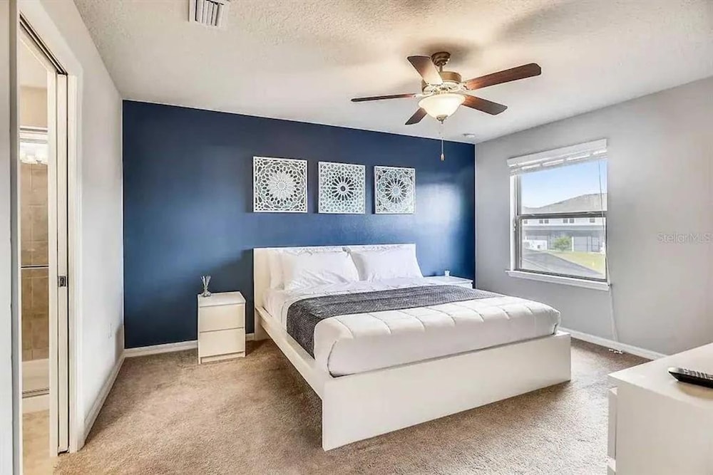 Gorgeous 5Bd w Private Pool Windsor Westside 8893
