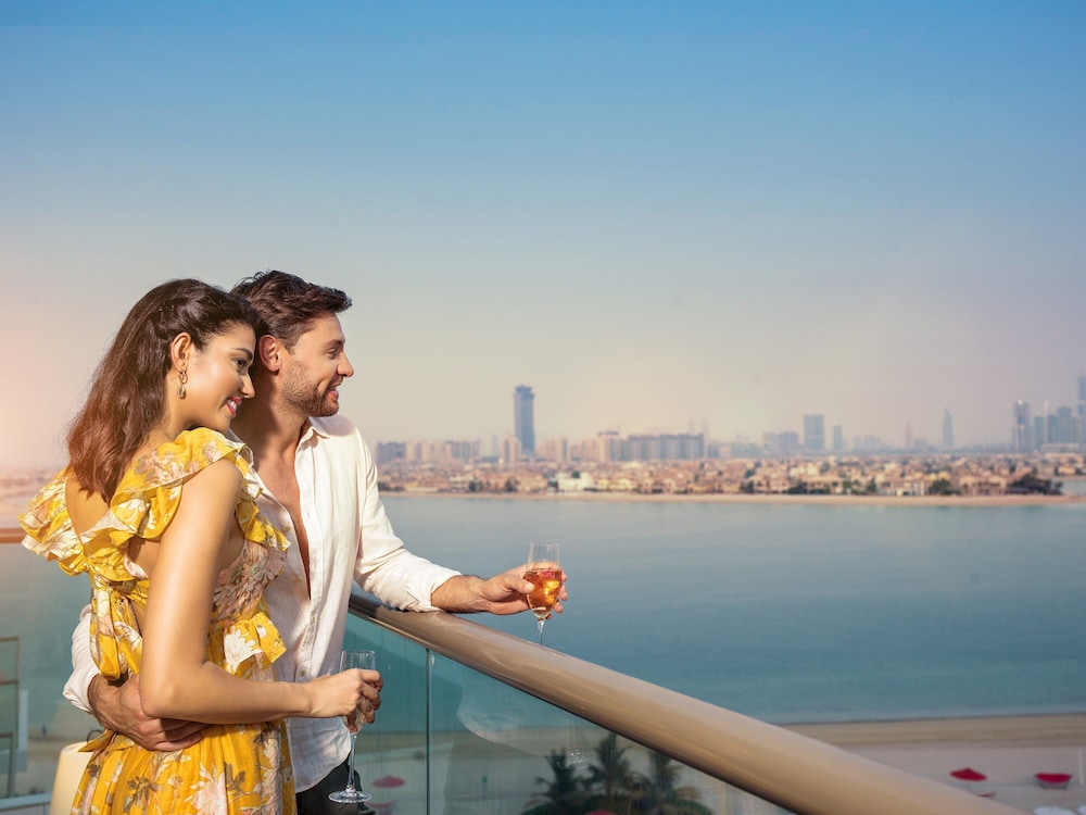 Th8 Palm Dubai Beach Resort, Vignette Collection by IHG