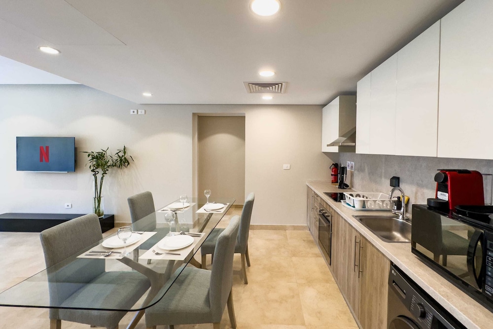 Xuru Stays I Homestyle 3BR Penthouse Pool & Beach View