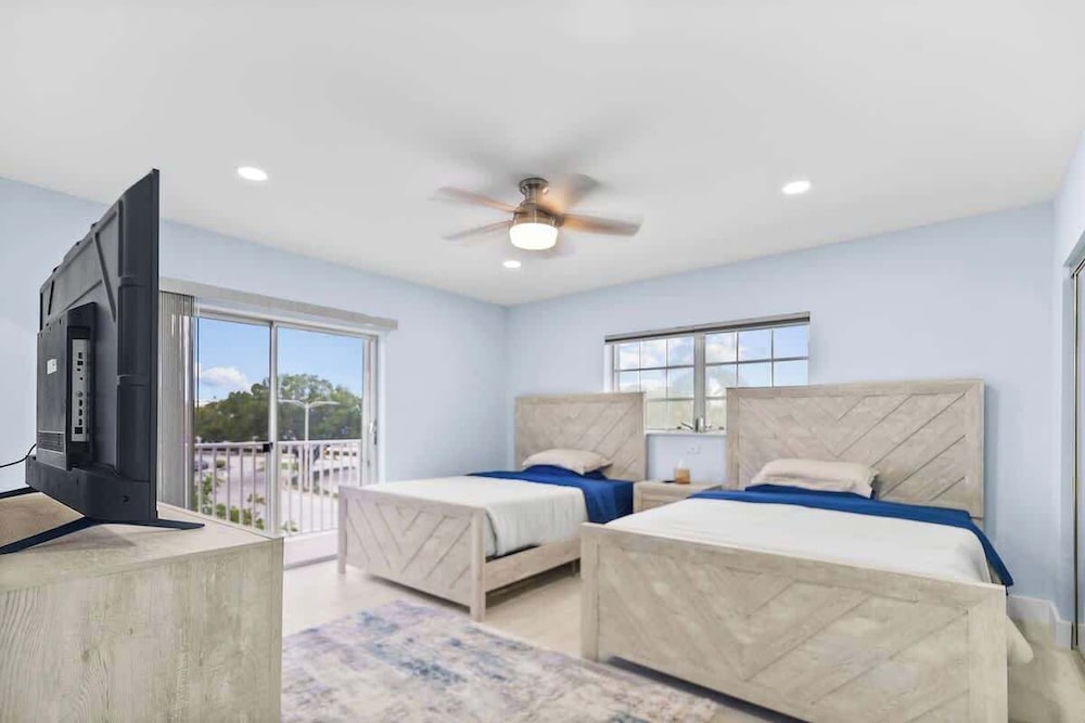 Colonial Manor Condos - Fort Lauderdale