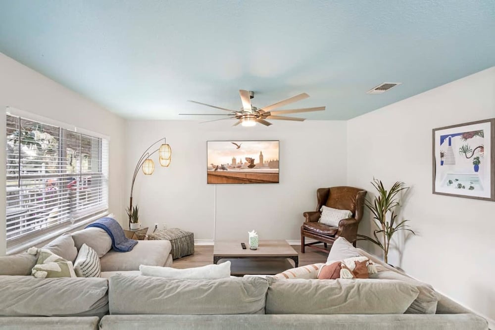 Uptown Gem The Castaway Cottage Dog Friendly