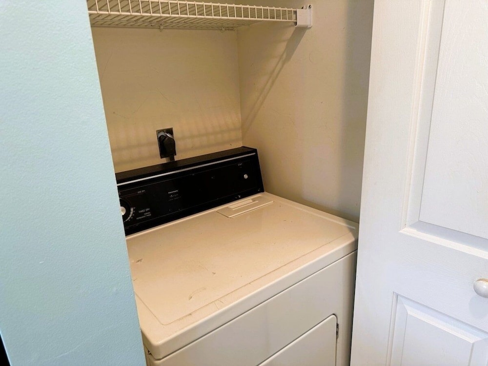 Waterway Village 27f 2 Bedroom Condo