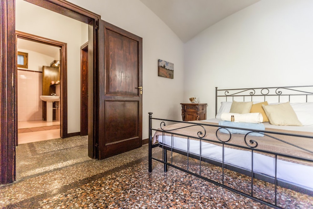 San Mamolo Retreats