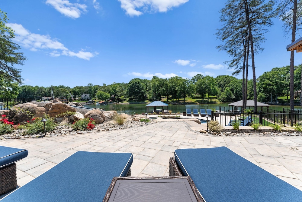 Gray Fox Lodge by Avantstay Waterslide Pool Theater Sleeps 23