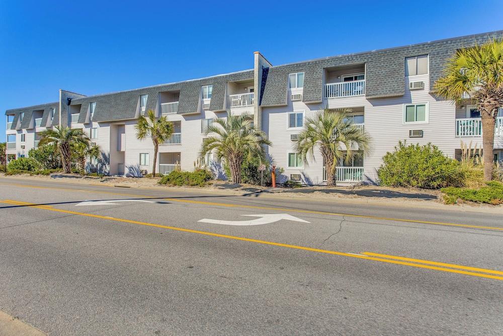 Walk to Ocean: North Myrtle Beach Condo w/ Pool