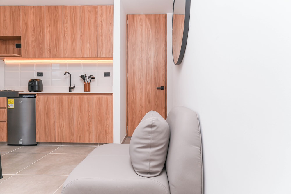 Metropolitan Living by HOUSY