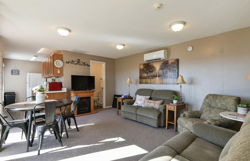 Hoot Owl @ Table Rock Lake - Amazing Lake Views!! - Game Room - Priced TO Rent!! view 5
