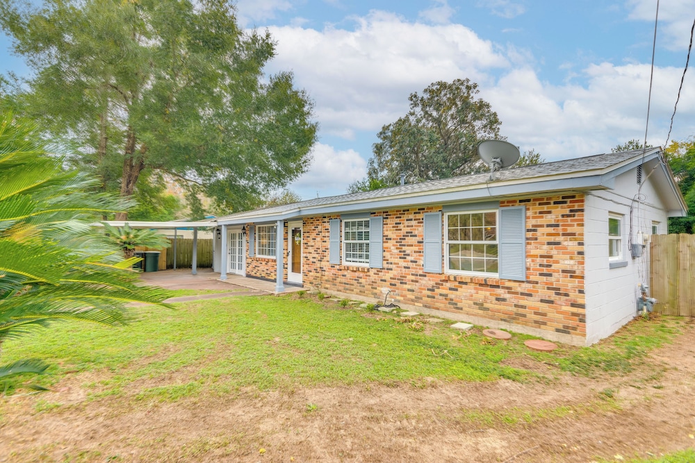 Foosball Games & Al Fresco Dining: Pensacola Home!