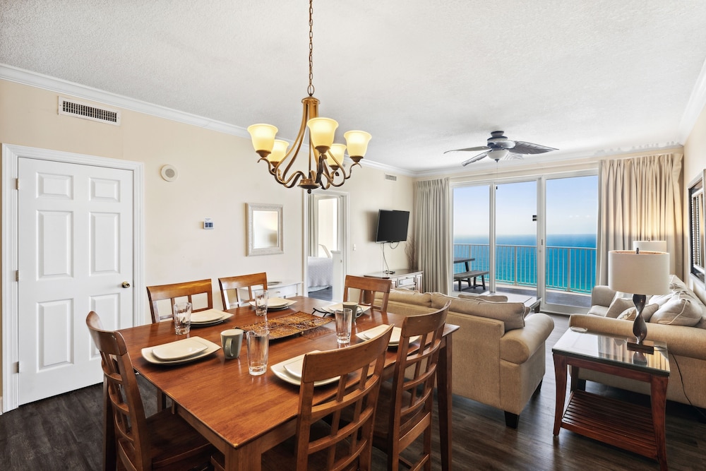 Twin Palms by Book That Condo