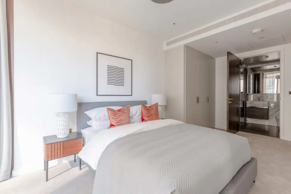 Luxurious 2 Bedroom Flat by the River Thames - Vauxhall