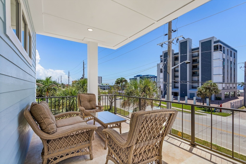 319 Bay & Beach Blessings: Pool Home W/ Water Views! 4 Bedroom Home