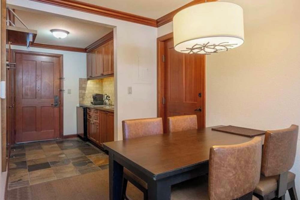 1BR Condo w/ Access to Resort Pools, Spa & Gym