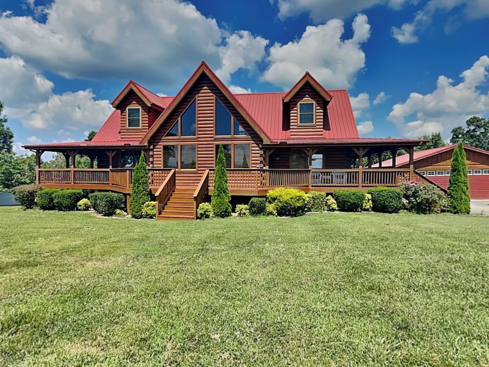 Pinnacle Place by Jackson Mountain Rentals