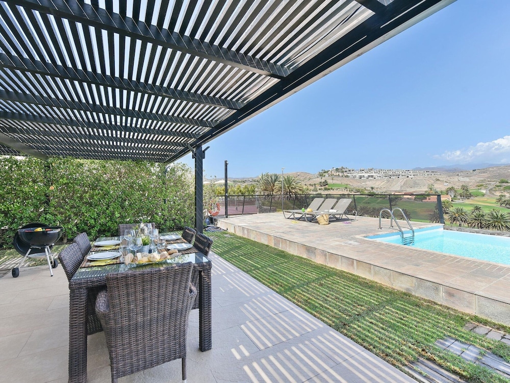 Villa With Private Pool in the Golf Resort