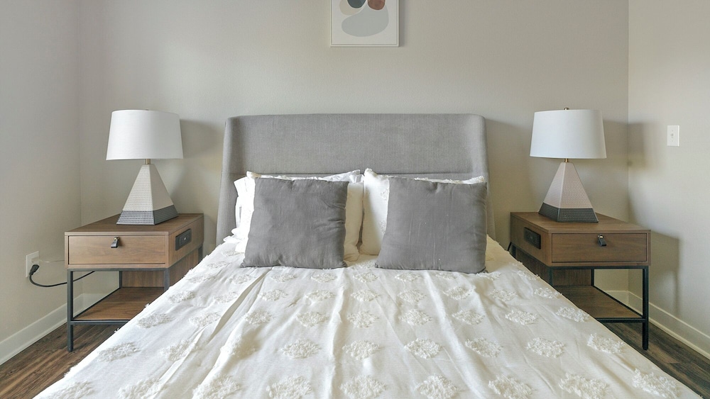 Landing Apartments - Grand Harbor