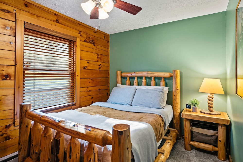Deer Haven Cabin by Avantstay Waterfront Dock Firepit