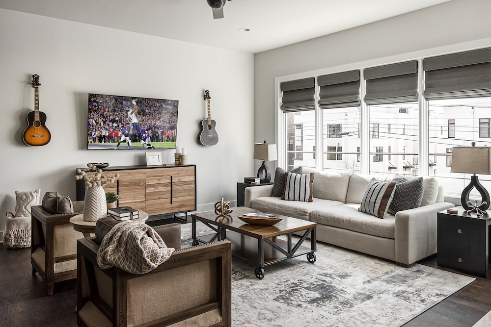 Luxe-tennessee Row-heart of Gulch-mins to Broadway
