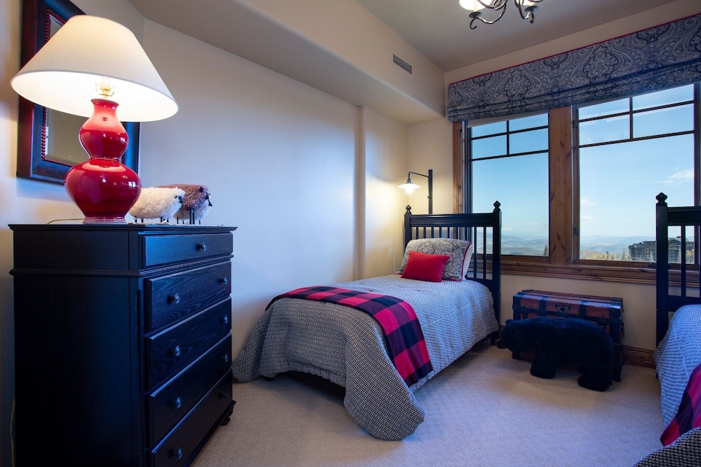 Grand Lodge - Penthouse #406 - Ski-in/out 5 Bedroom Condo